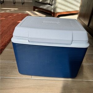 Coleman Blue and White 16 quart Cooler